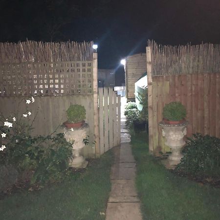 Cosy Garden Log Cabin Salisbury Exterior foto