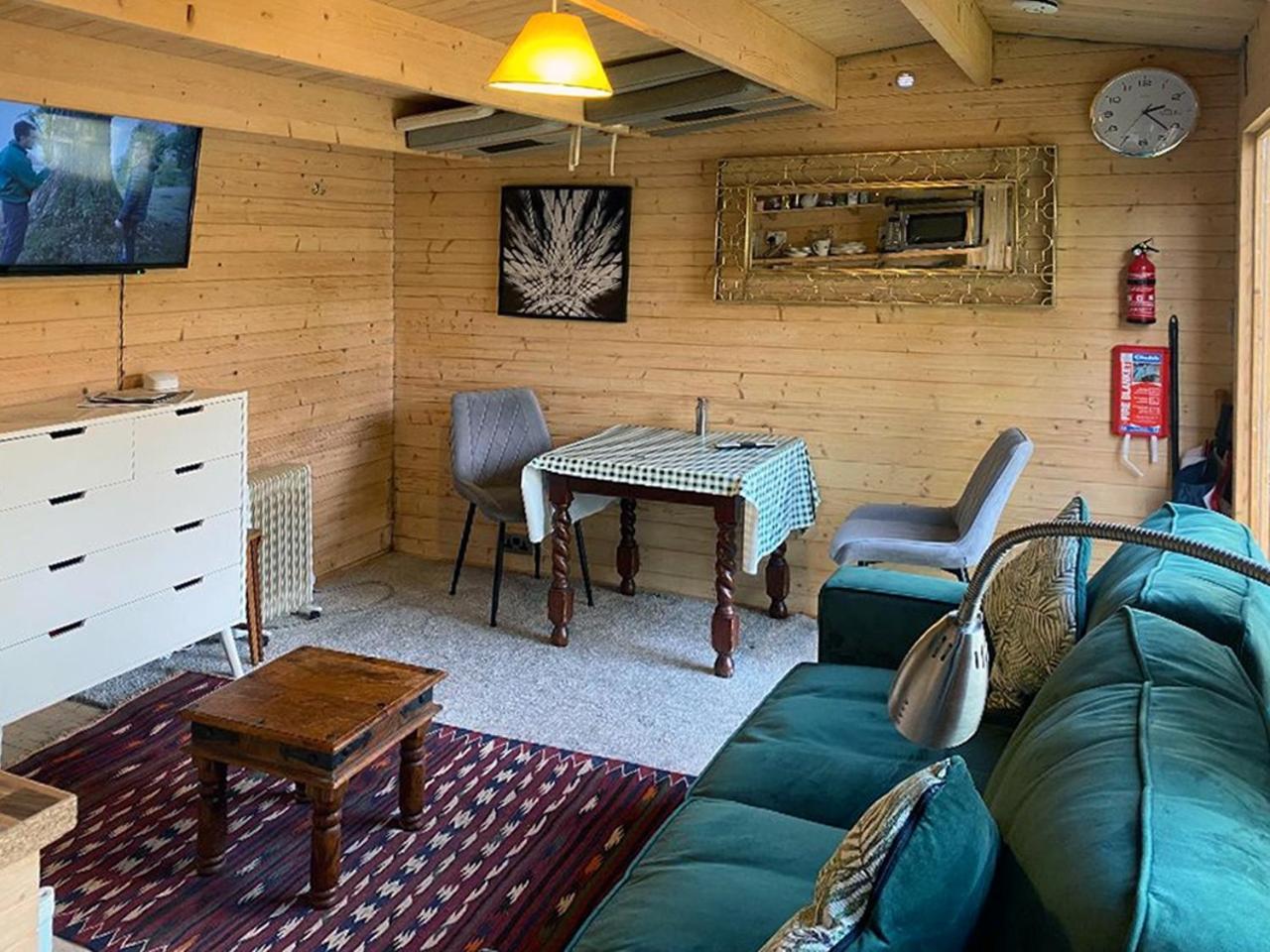 Cosy Garden Log Cabin Salisbury Exterior foto