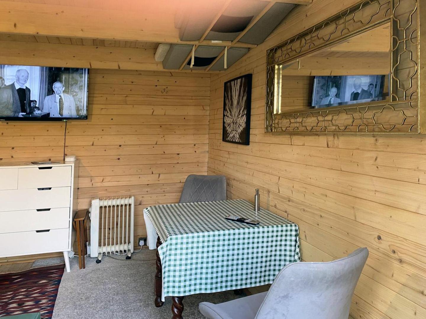 Cosy Garden Log Cabin Salisbury Exterior foto